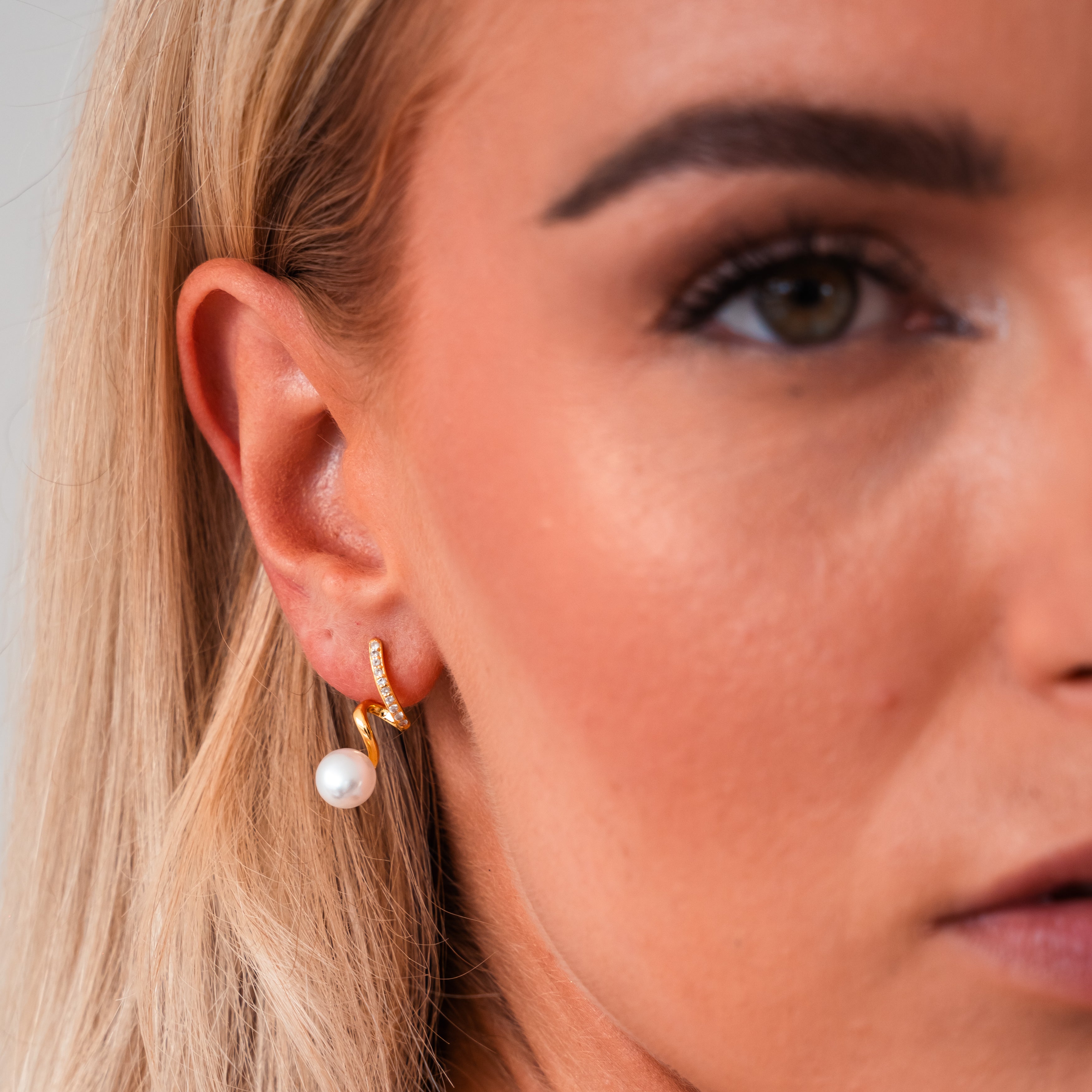 Tamara Pearl Earrings
